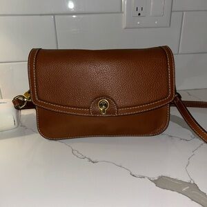 FOSSIL Ainsley Flap Closure Crossbody Medium Luxury
